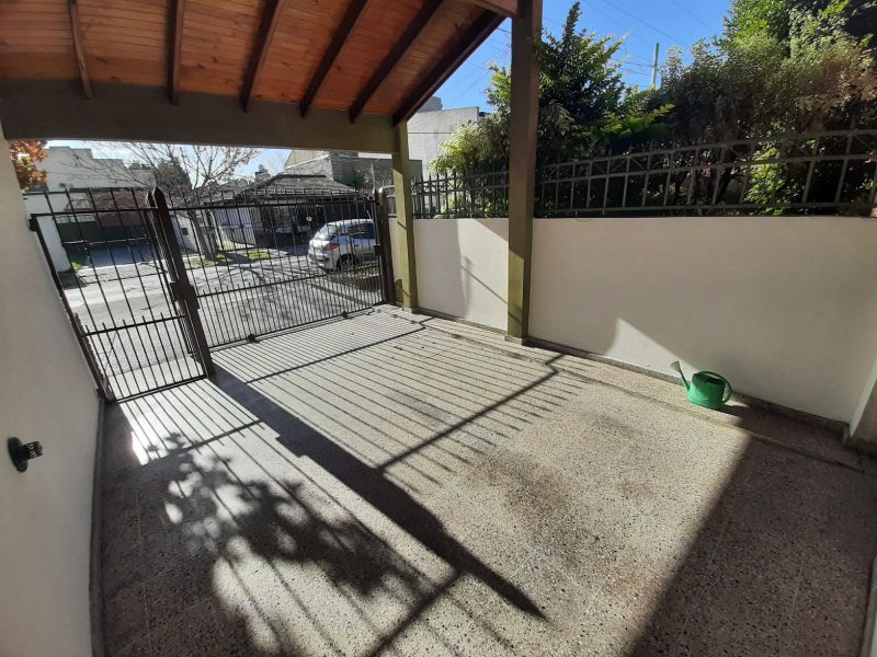 aparopropiedades - Casa a la venta en Quilmes Oeste