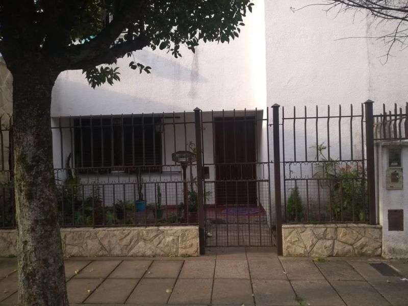 aparopropiedades - Casa de 4 ambientes en Barrio Naval 