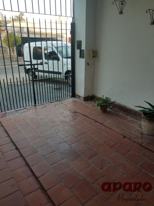aparopropiedades - Departamento de 2 ambientes con cochera