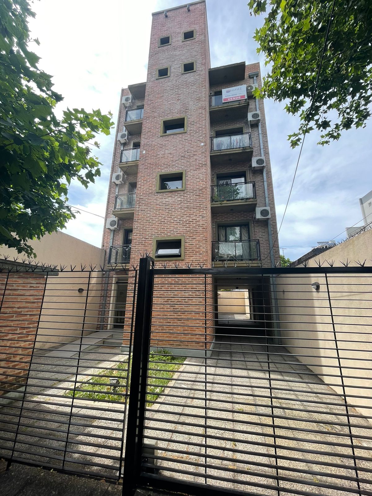 alquiler - Departamento de 2 ambientes con cochera en Quilmes 