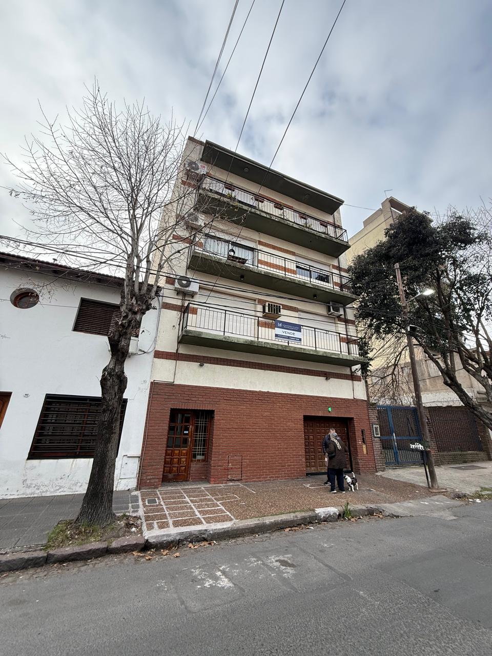 venta - Departamento de 4 ambientes con cochera en Quilmes centro 