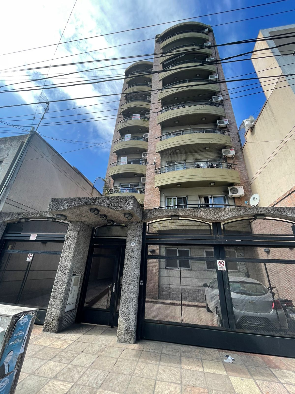 alquiler - Departamento de 2 ambientes con cochera en Quilmes 