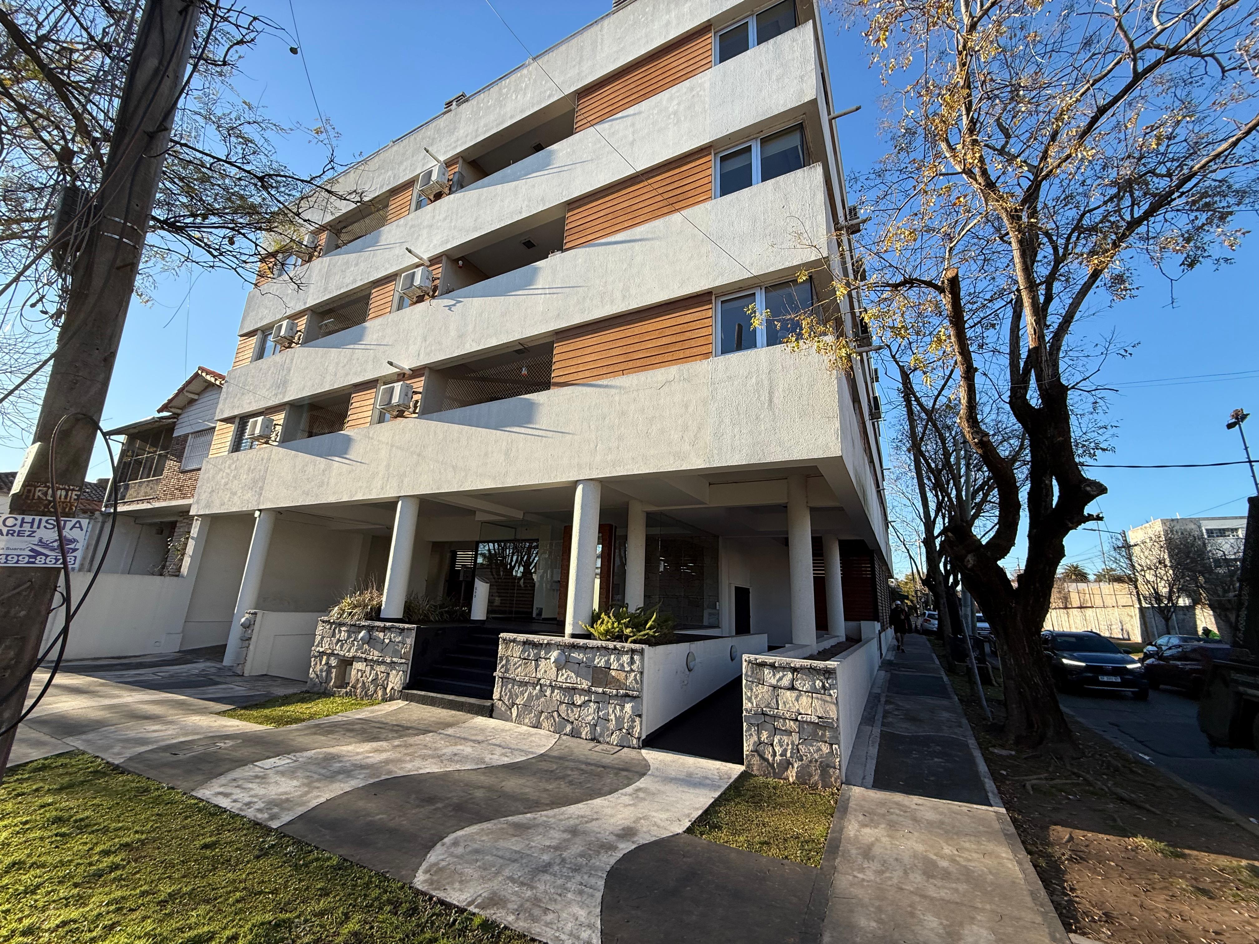 aparopropiedades - Departamento de 3 ambientes con cochera en Quilmes 