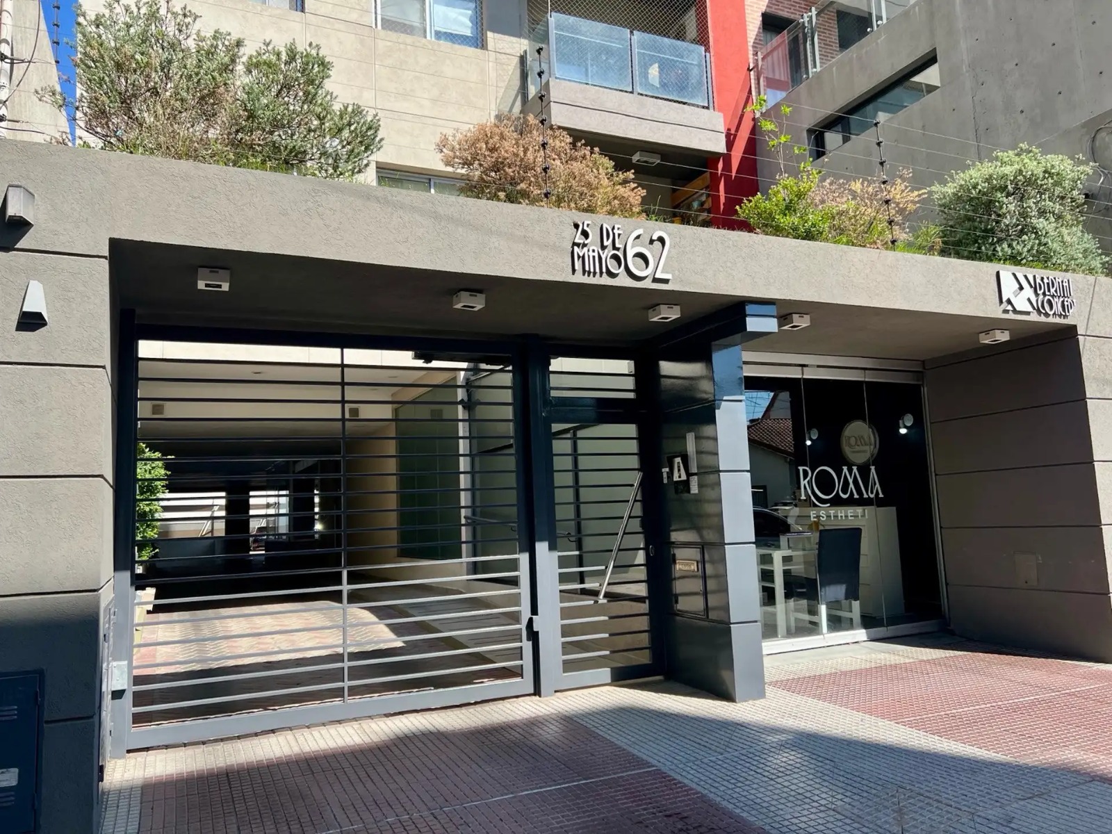venta - Departamento de 3 ambientes con cochera en Bernal Centro