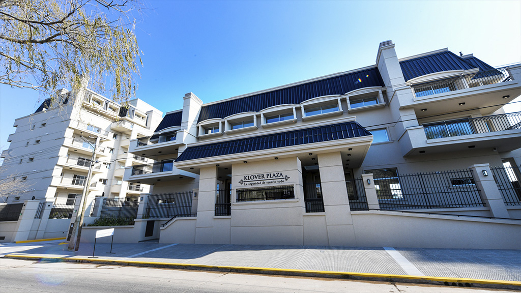 alquiler - Departamento de 2 ambientes con cochera en Klover Plaza
