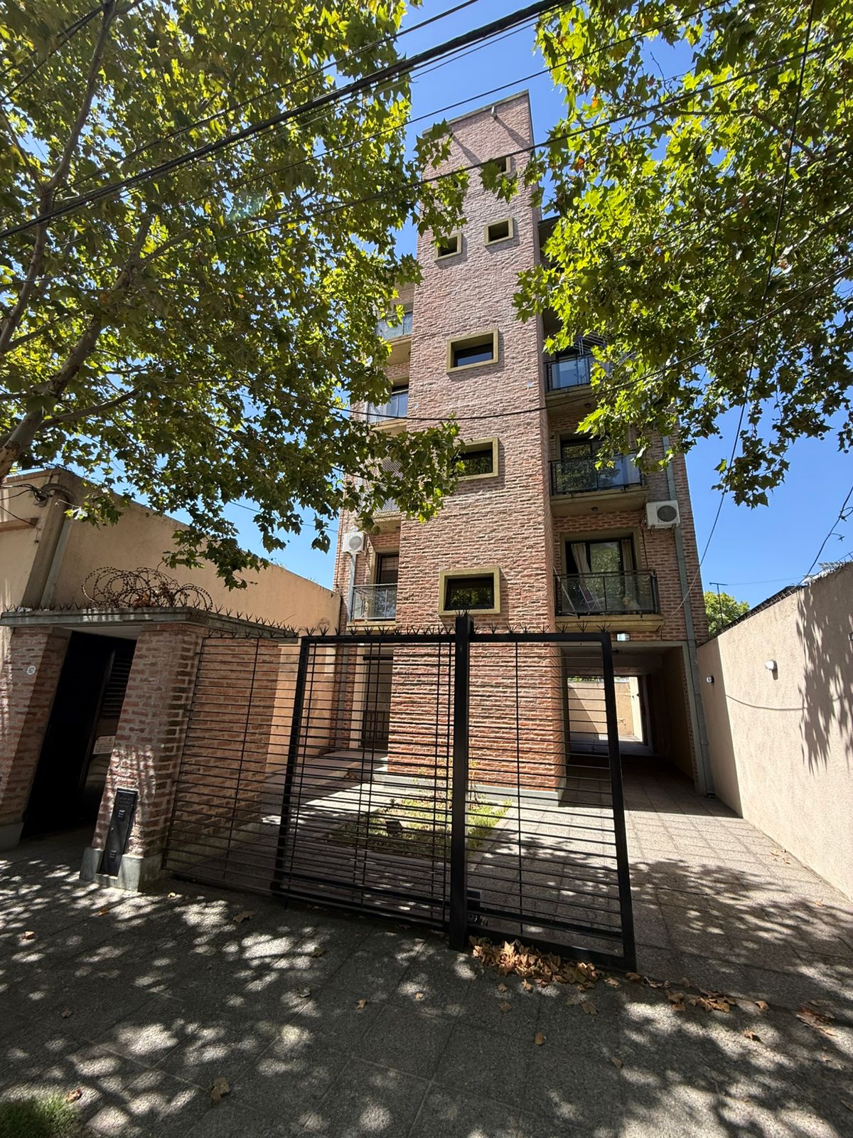 aparopropiedades - Departamento de 2 ambientes con cochera en Quilmes 