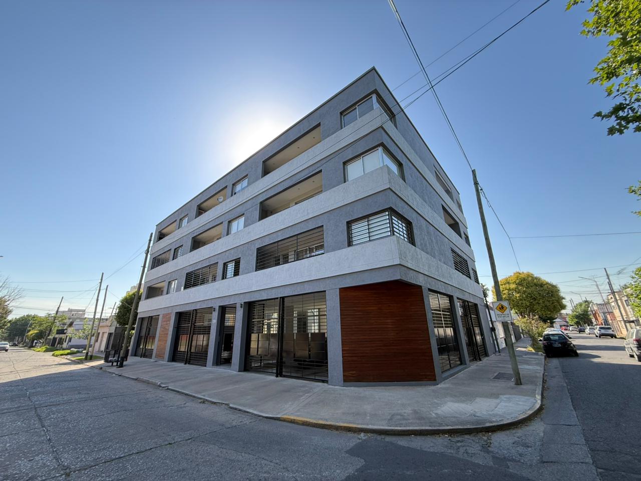 aparopropiedades - Departamento de 2 ambientes con cochera en Quilmes centro