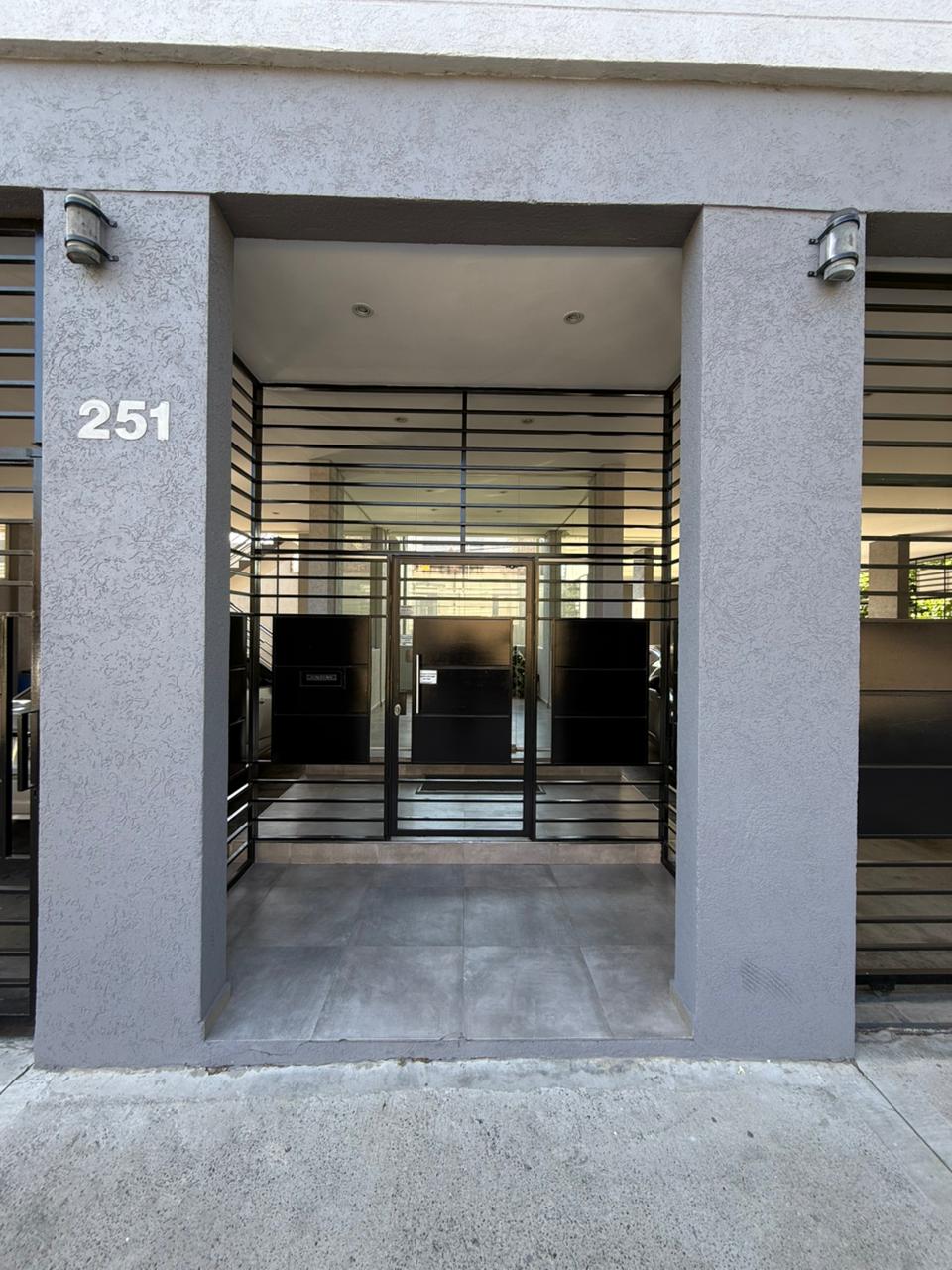 aparopropiedades - Departamento de 2 ambientes con cochera en Quilmes centro