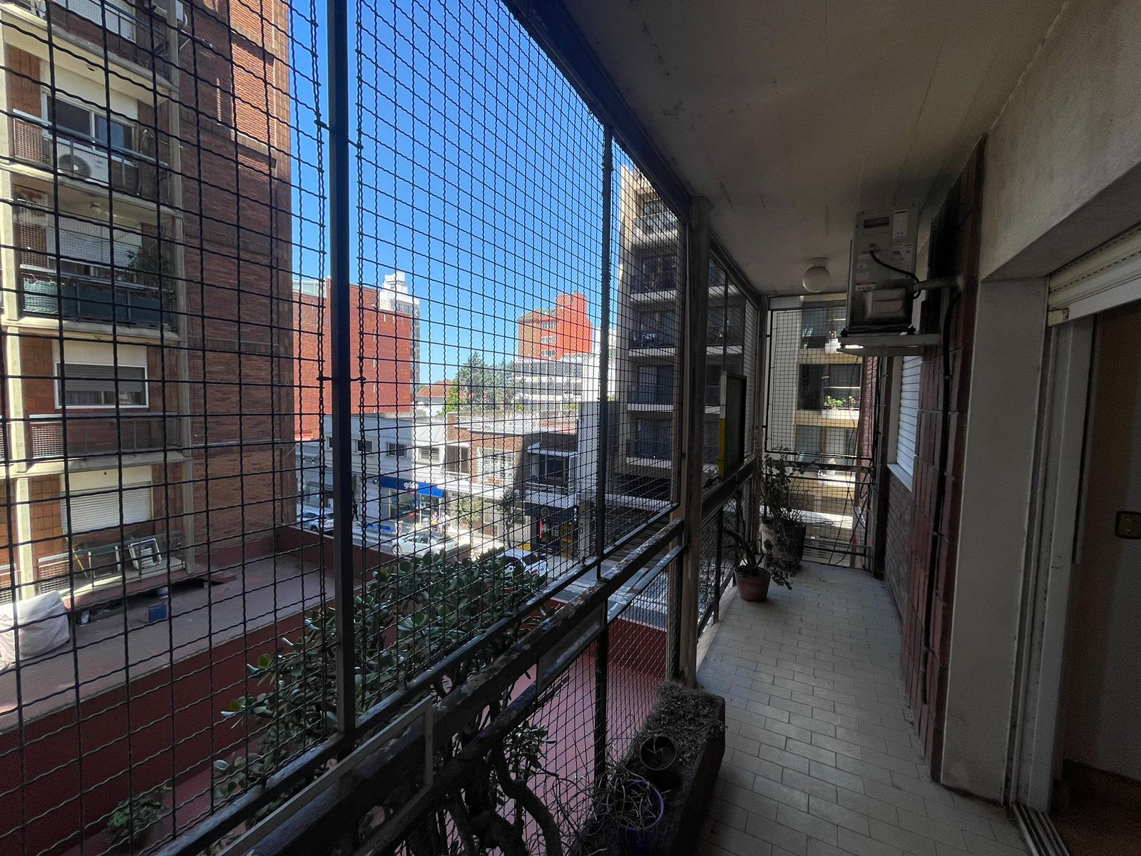 aparopropiedades - Departamento de 3 ambientes con cochera en Quilmes centro