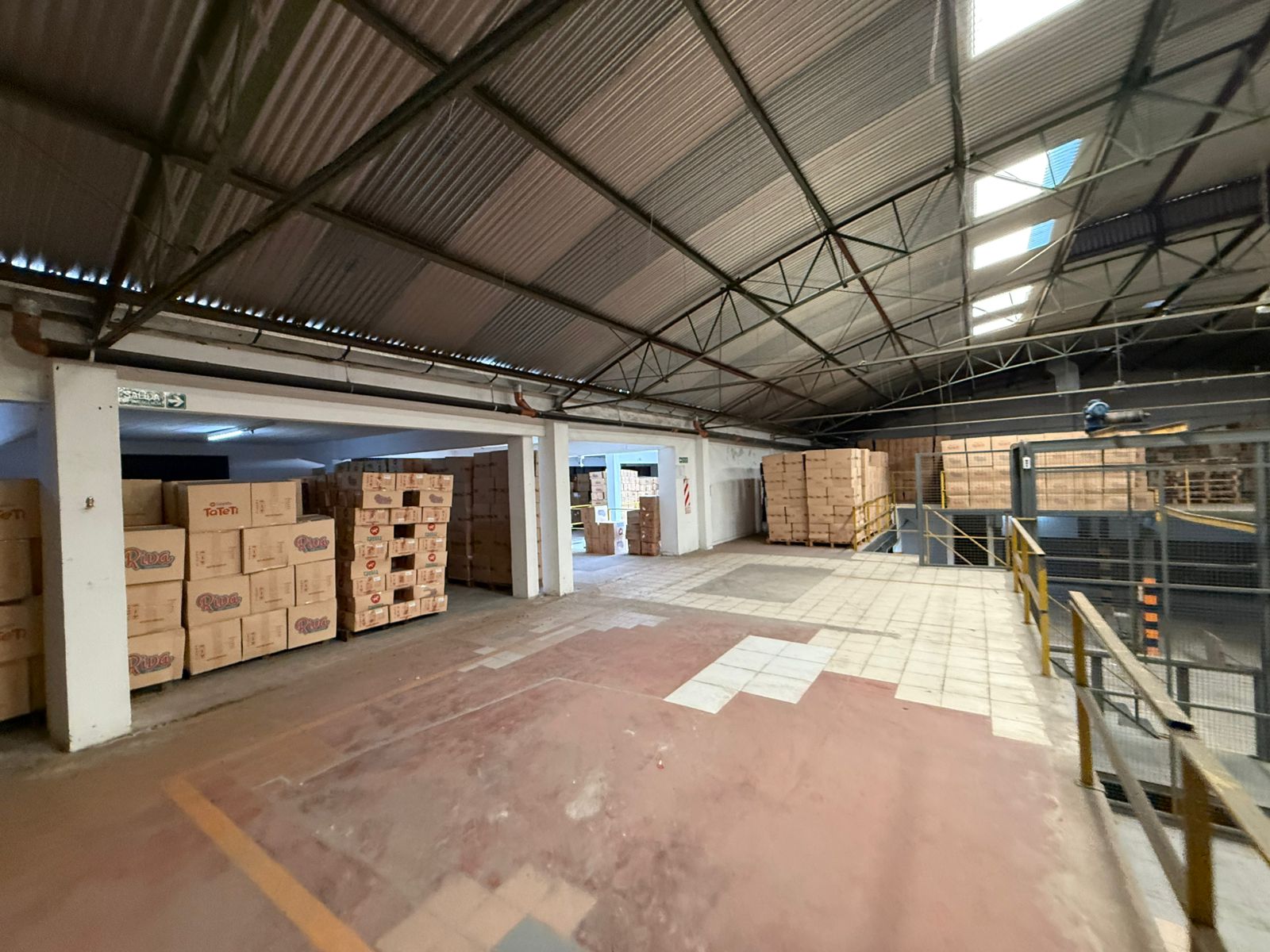 aparopropiedades - Galpón industrial en Quilmes - Excelente Oportunidad de Inversión 