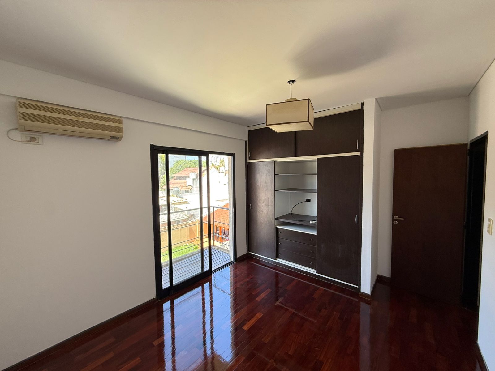 aparopropiedades - Departamento de 2 ambientes con cochera en Quilmes 