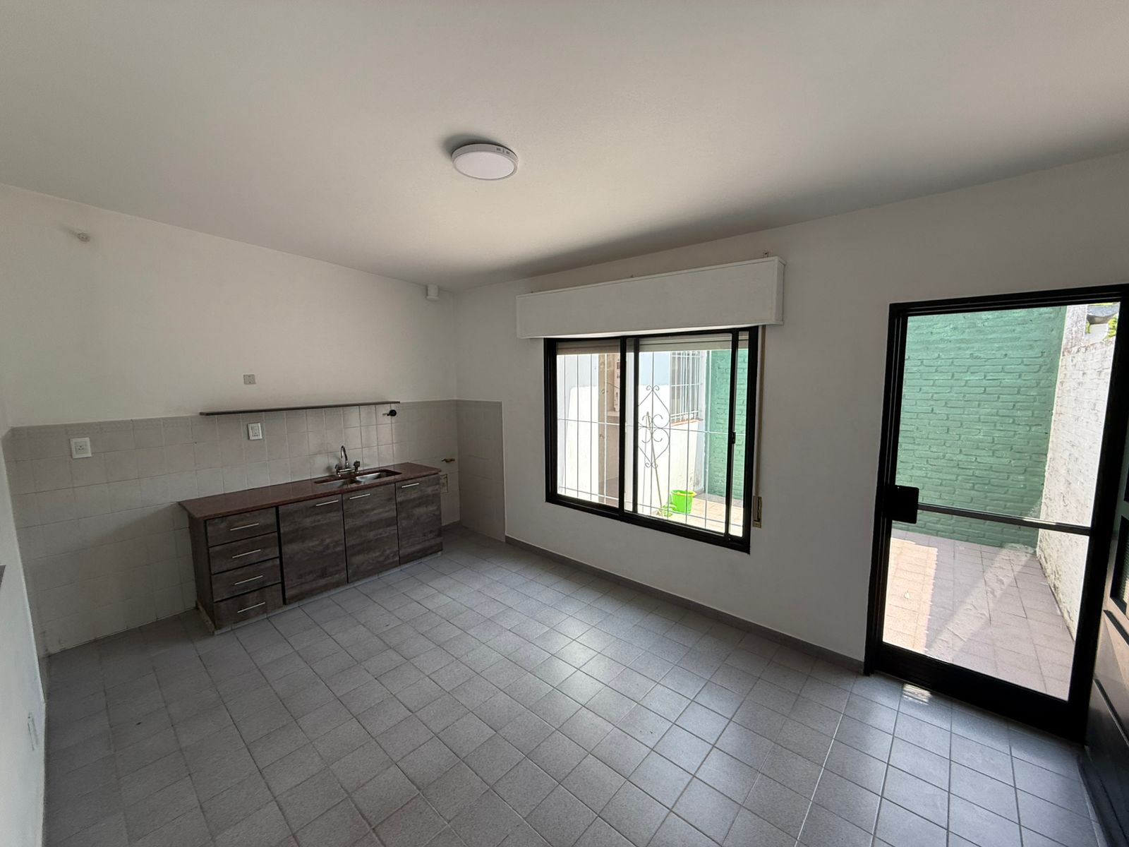 aparopropiedades - Casa en alquiler en Bernal