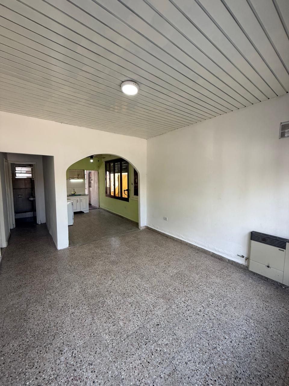 aparopropiedades - Casa en zona de Ezpeleta en Alquiler 