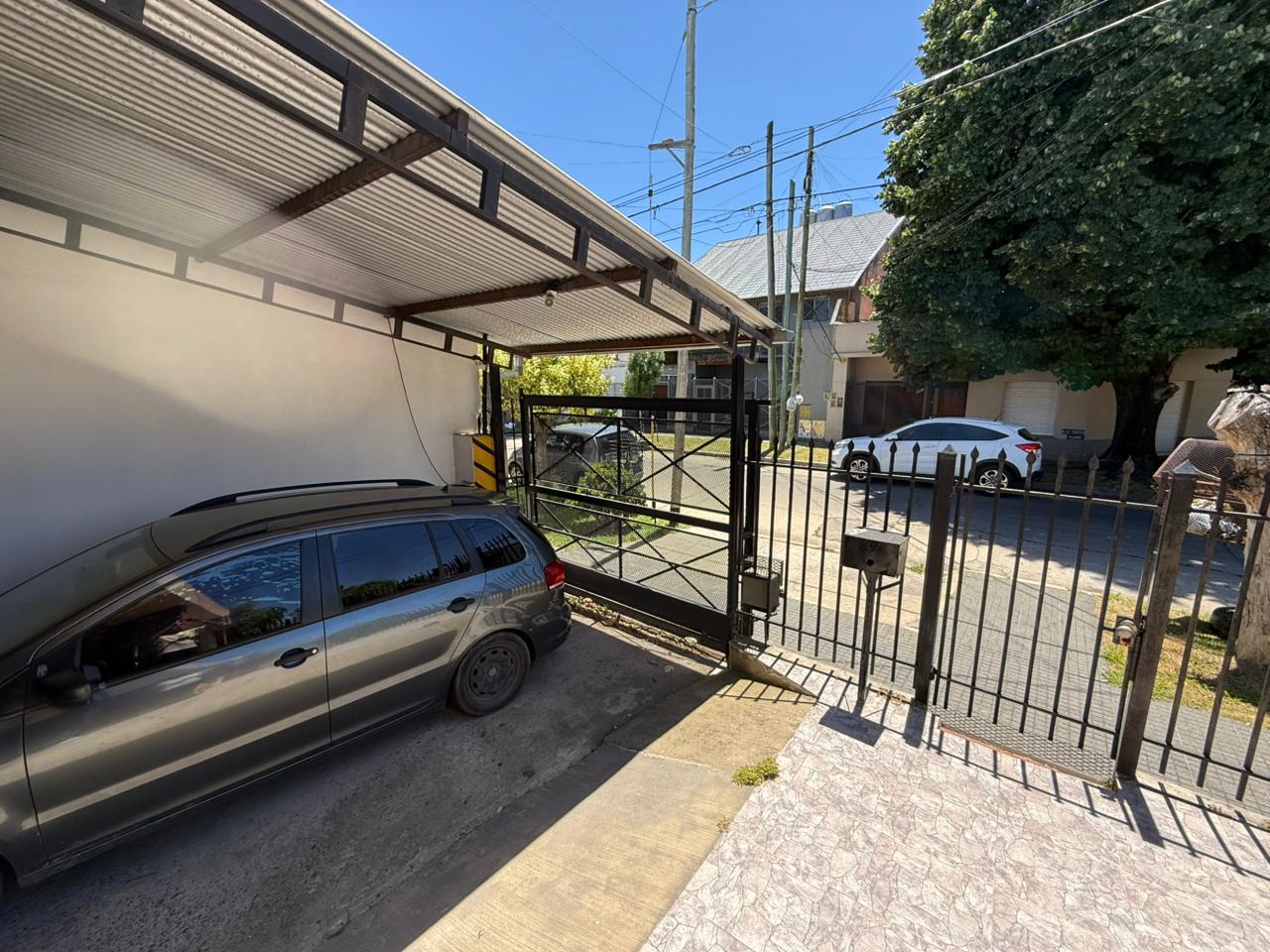 aparopropiedades - Casa en Quilmes Oeste a la venta