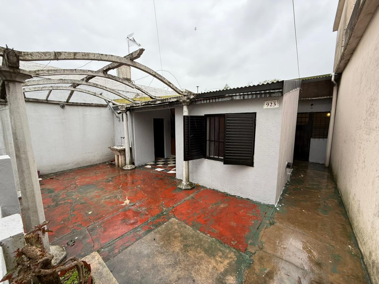 aparopropiedades - Casa en Quilmes oeste en alquiler
