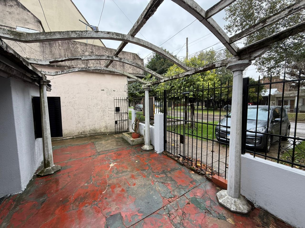 aparopropiedades - Casa en Quilmes oeste en alquiler