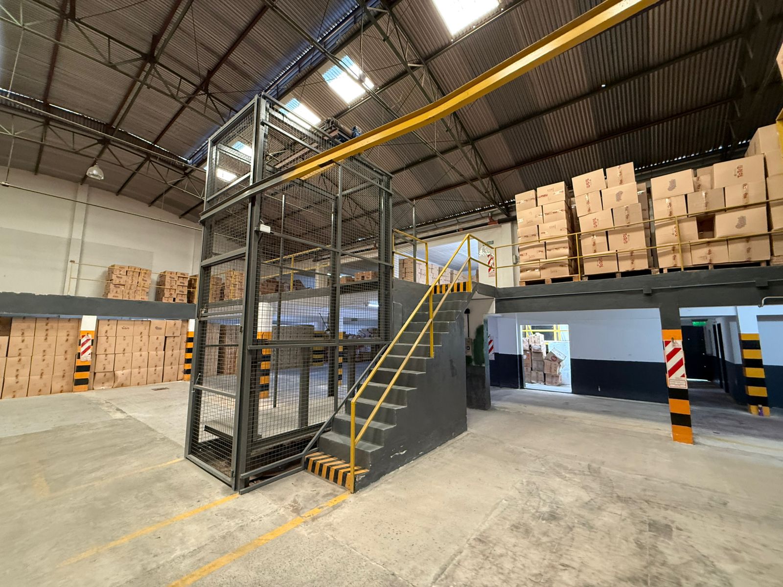 aparopropiedades - Galpón industrial en Alquiler en zona de Quilmes Oeste