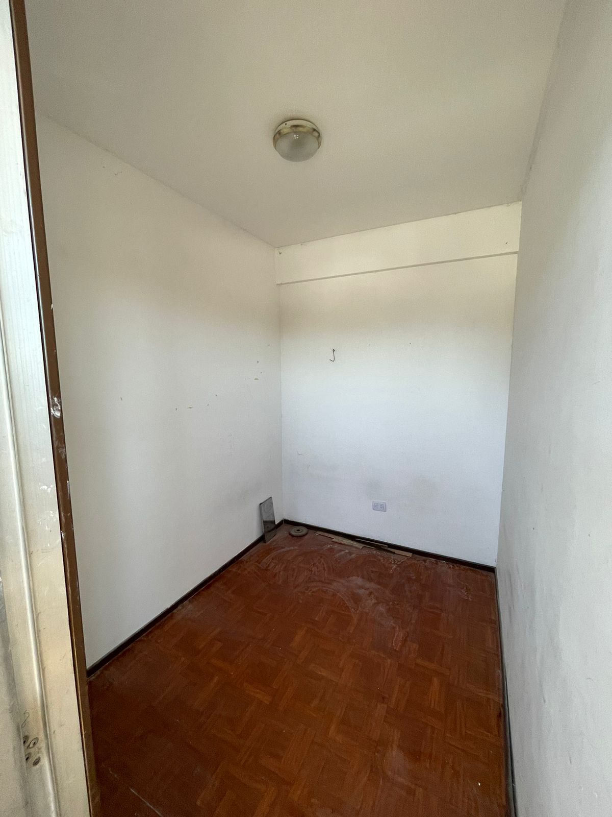 aparopropiedades - Departamento de 4 ambientes con cochera en Quilmes centro