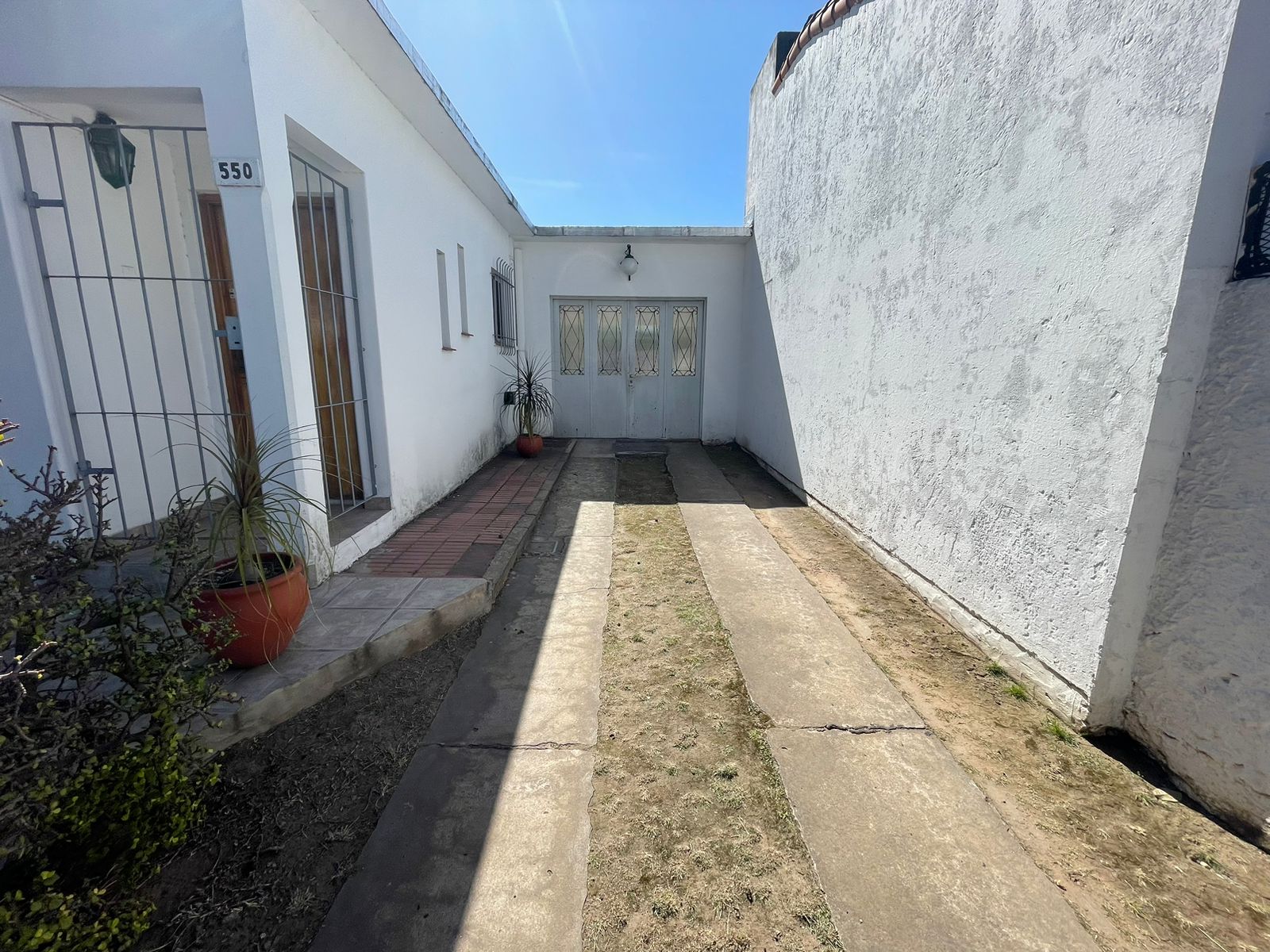 aparopropiedades - Casa en alquiler en Bernal