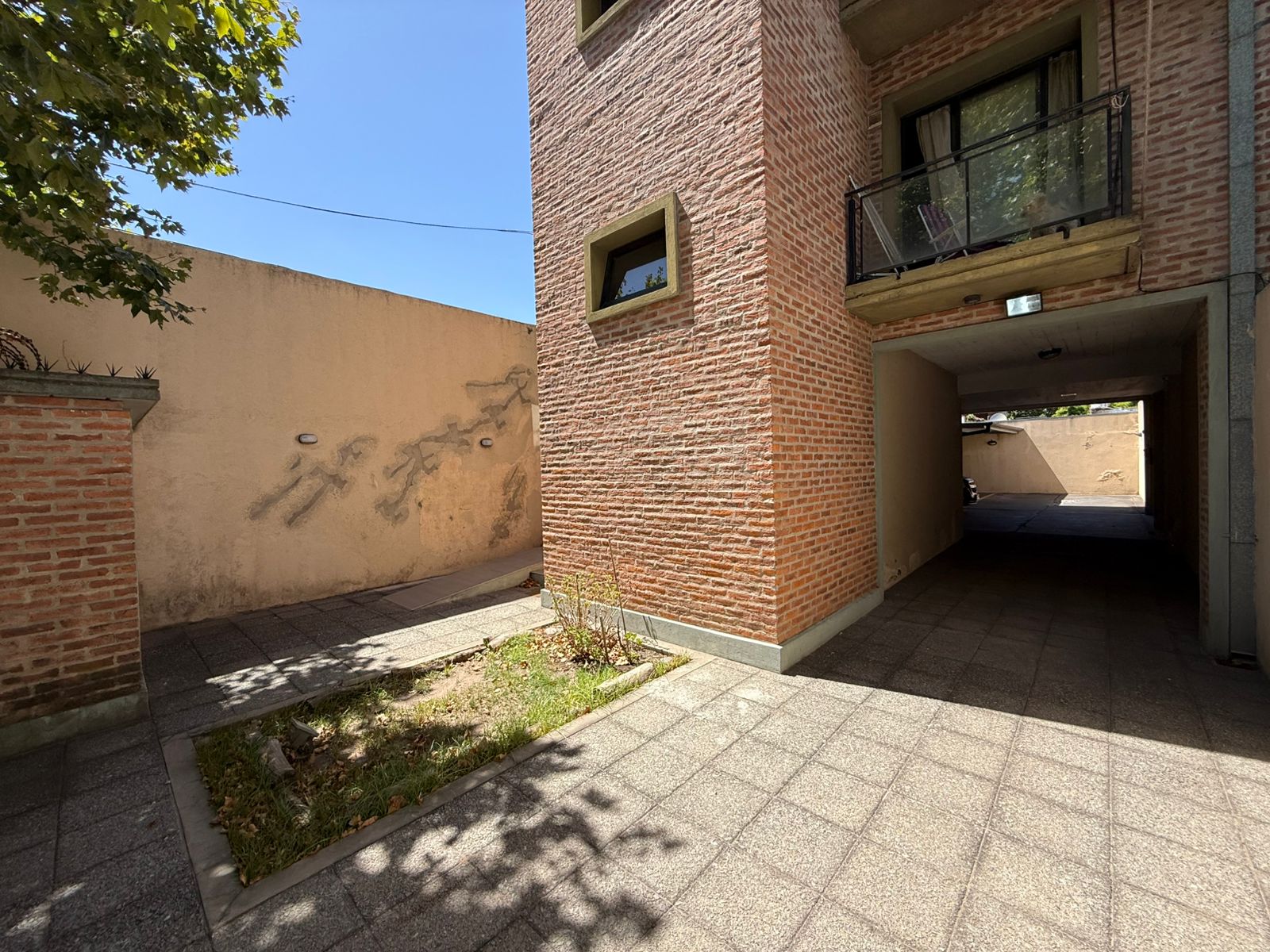 aparopropiedades - Departamento de 2 ambientes con cochera en Quilmes 