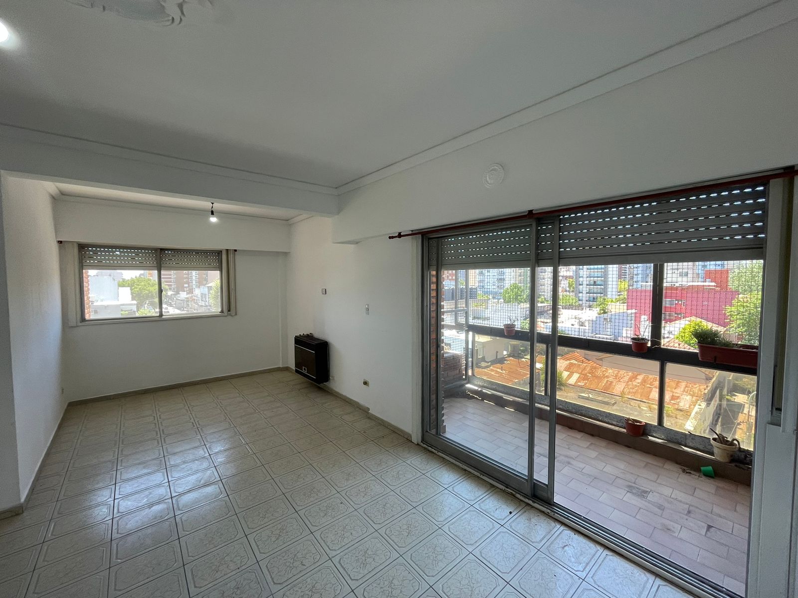 aparopropiedades - Departamento de 4 ambientes con cochera en Quilmes centro