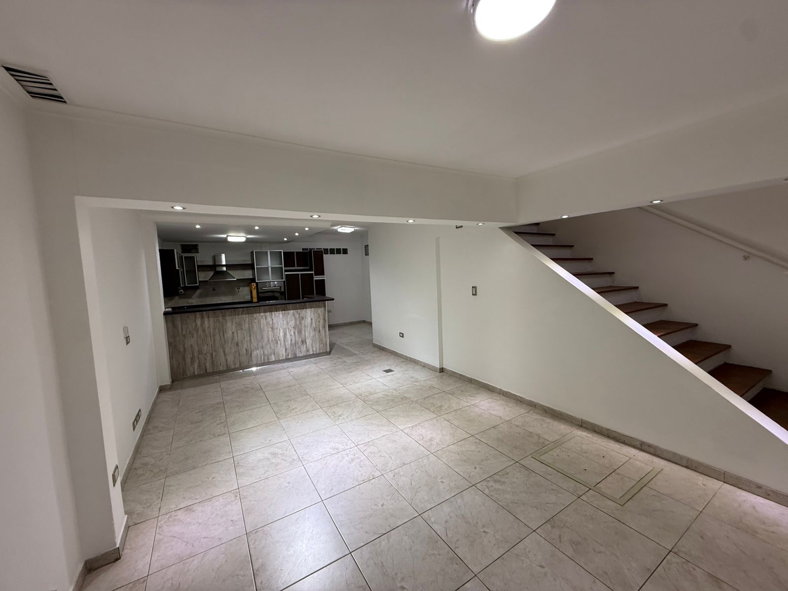 aparopropiedades - Departamento de 3 ambientes en Quilmes Oeste