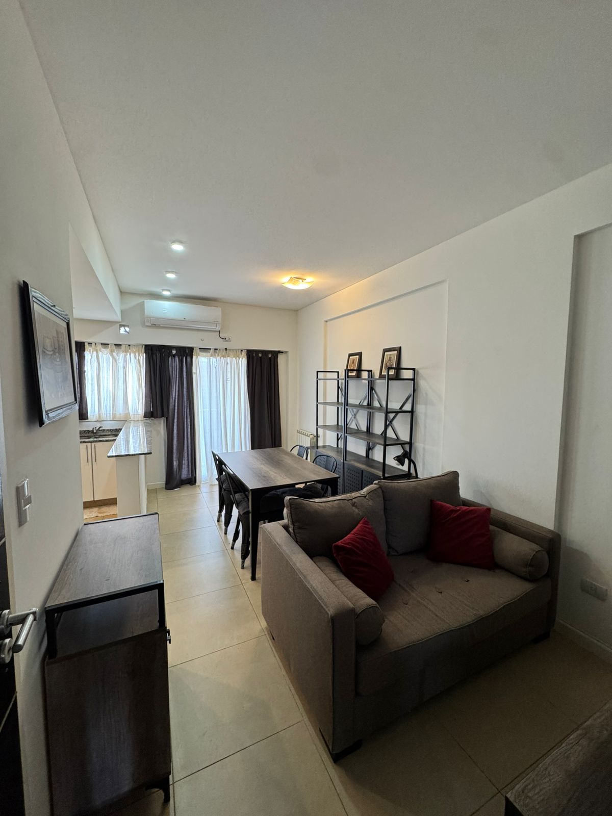 aparopropiedades - Departamento de 2 ambientes con cochera (AMUEBLADO)