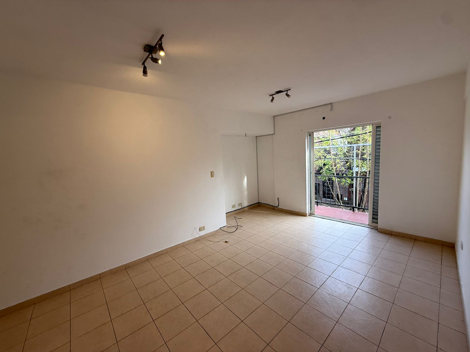 aparopropiedades - Departamento en planta alta en Bernal centro