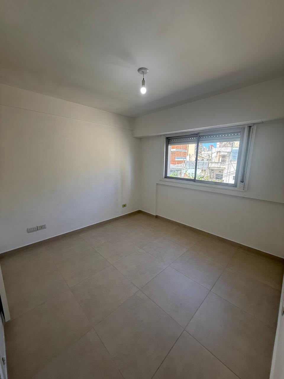 aparopropiedades - Departamento  de 2 ambientes en Quilmes centro