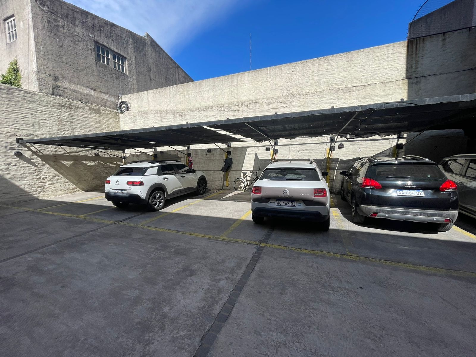 aparopropiedades - Departamento de 2 ambientes con cochera en Quilmes 