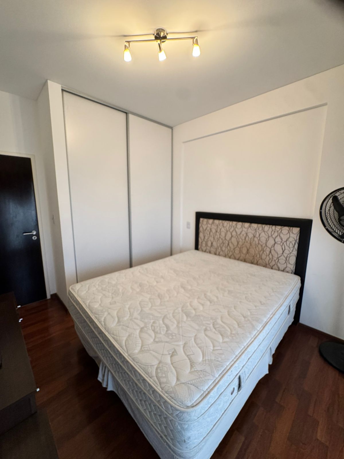 aparopropiedades - Departamento de 2 ambientes con cochera (AMUEBLADO)