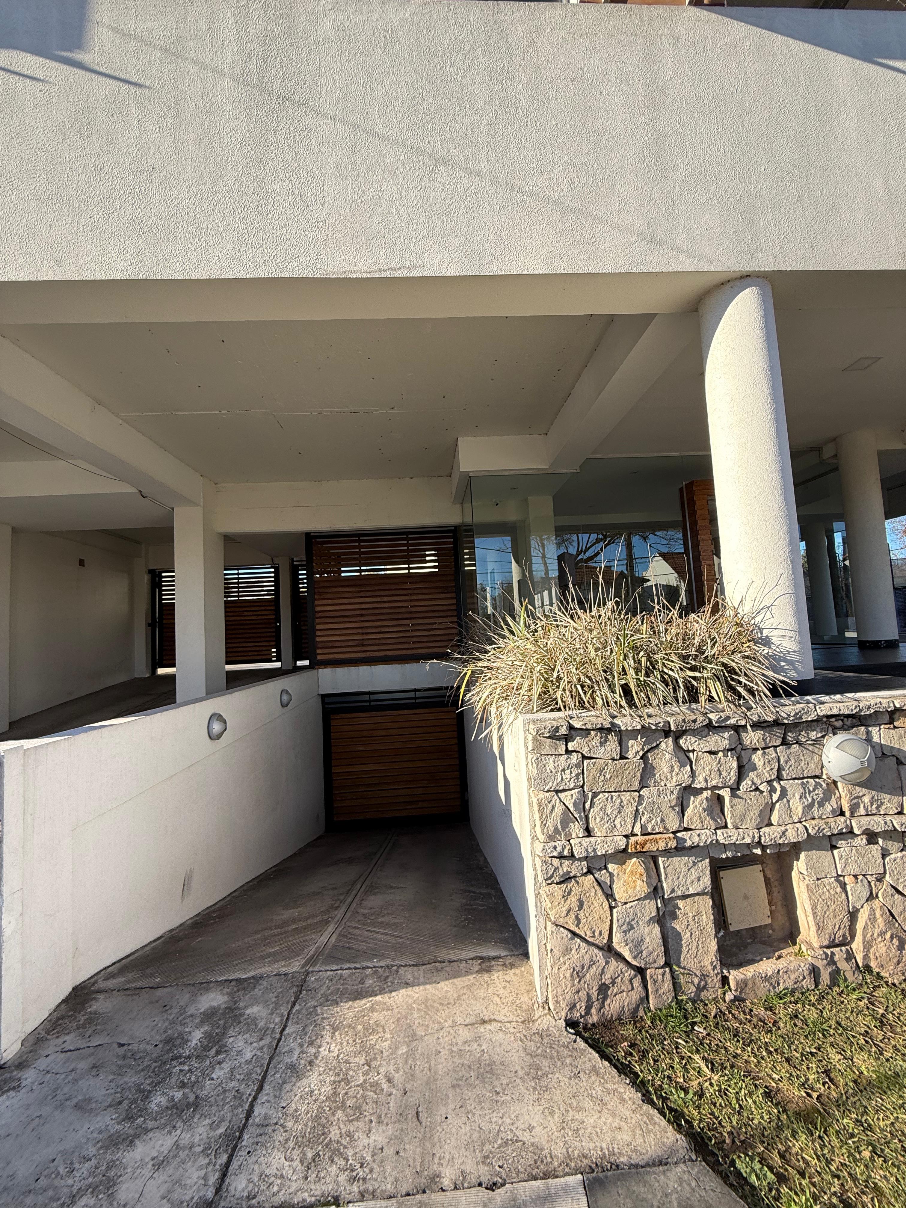 aparopropiedades - Departamento de 3 ambientes con cochera en Quilmes 