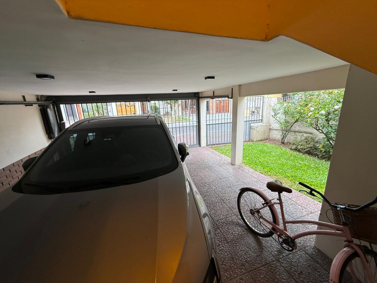 aparopropiedades - Chalet en Quilmes a la venta