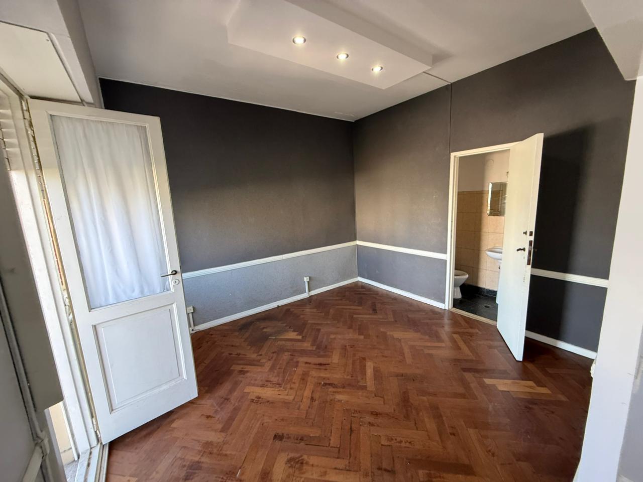 aparopropiedades - Oficina en Quilmes centro en alquiler