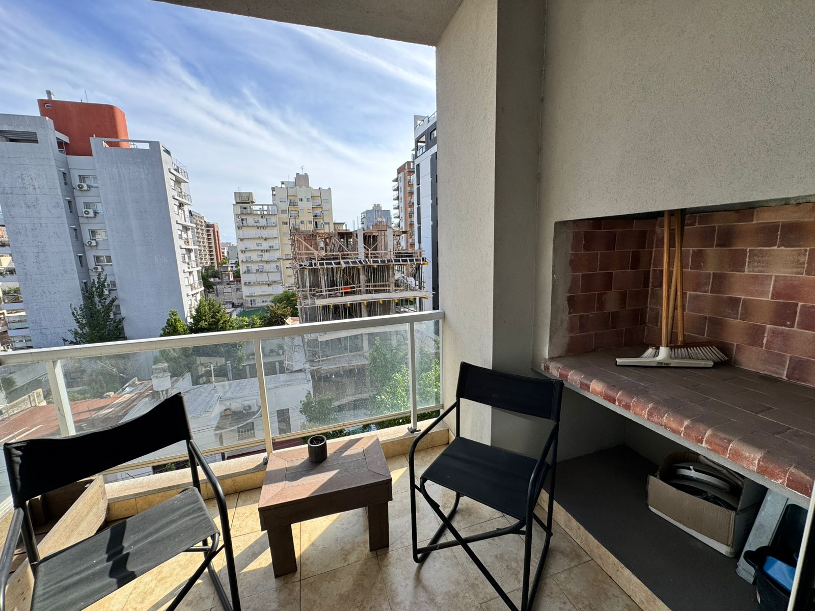 aparopropiedades - Departamento de 2 ambientes con cochera (AMUEBLADO)