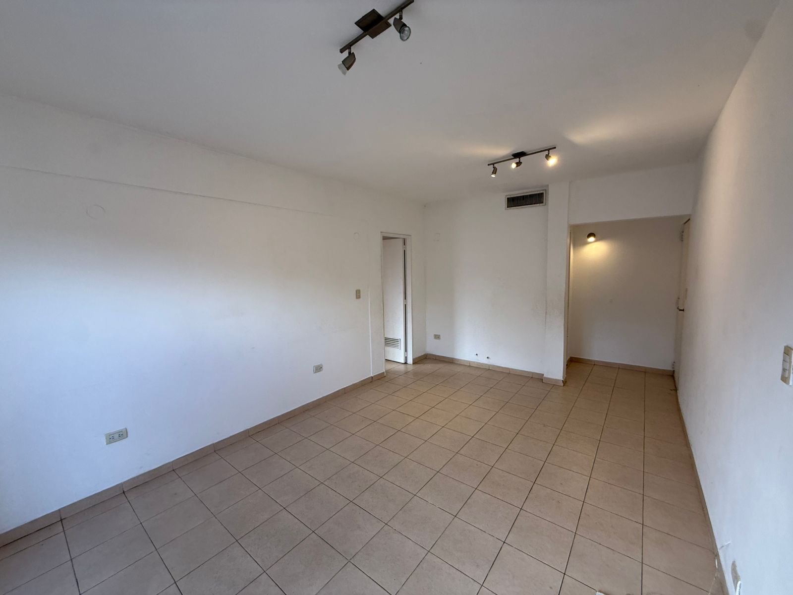 aparopropiedades - Departamento en planta alta en Bernal centro