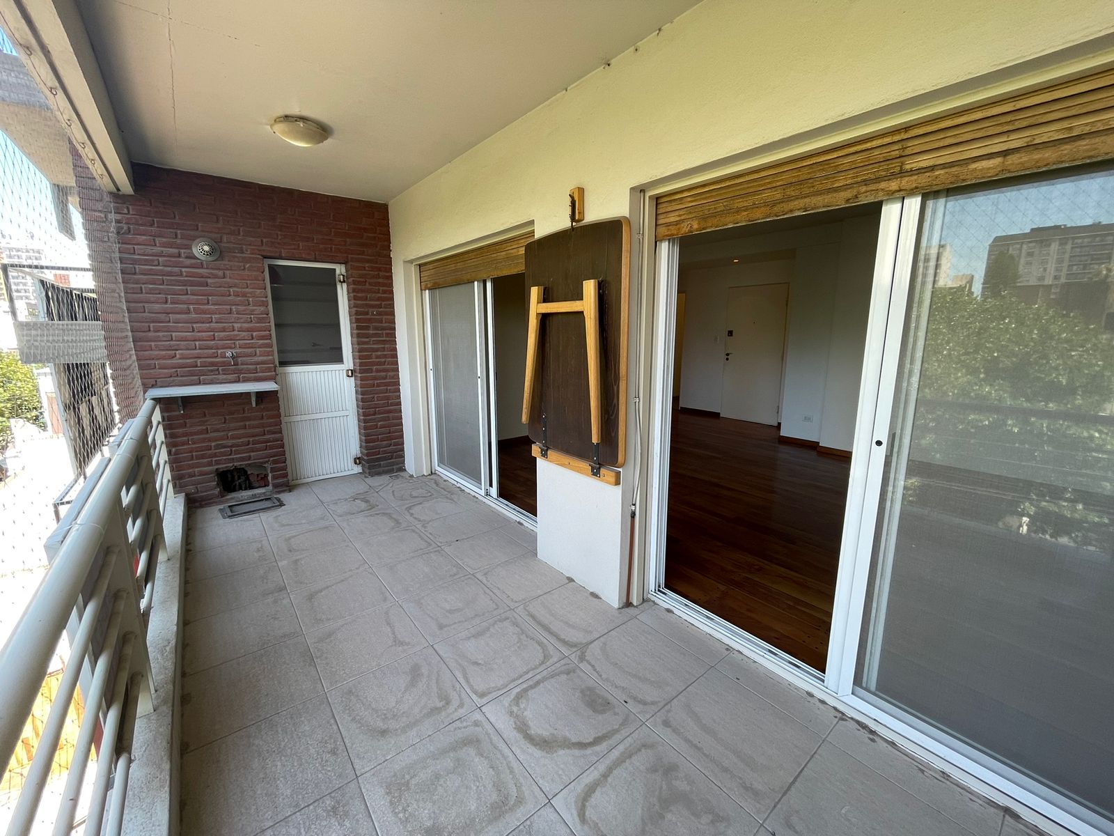 aparopropiedades - Semipiso con cochera en Quilmes centro en Alquiler