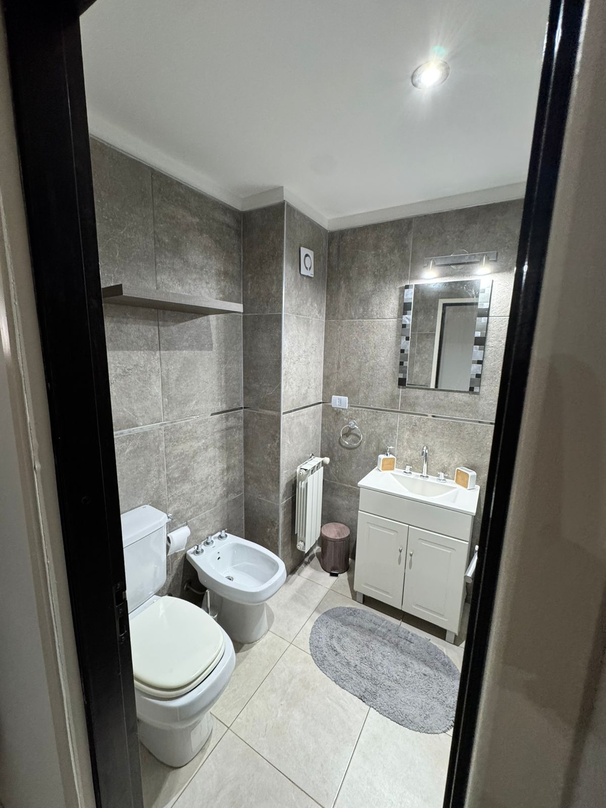 aparopropiedades - Departamento de 2 ambientes con cochera (AMUEBLADO)