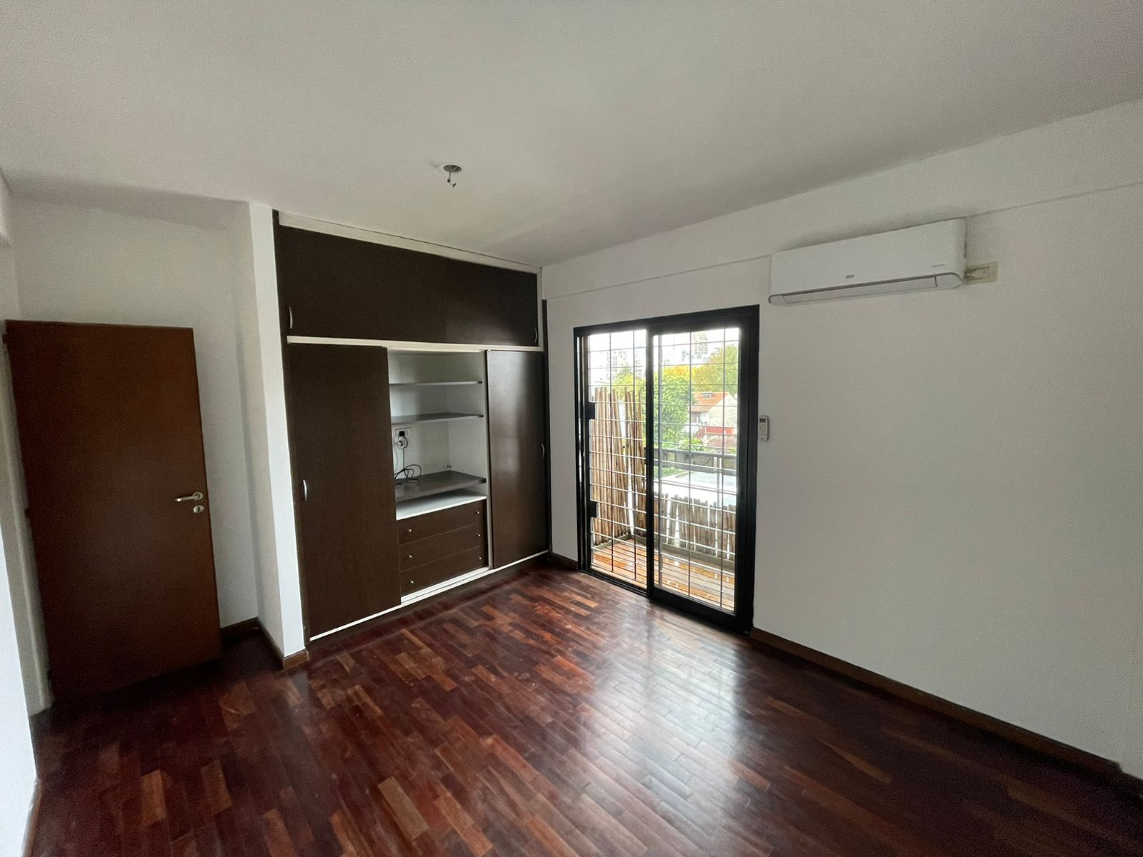 aparopropiedades - Departamento de 2 ambientes con cochera en Quilmes 