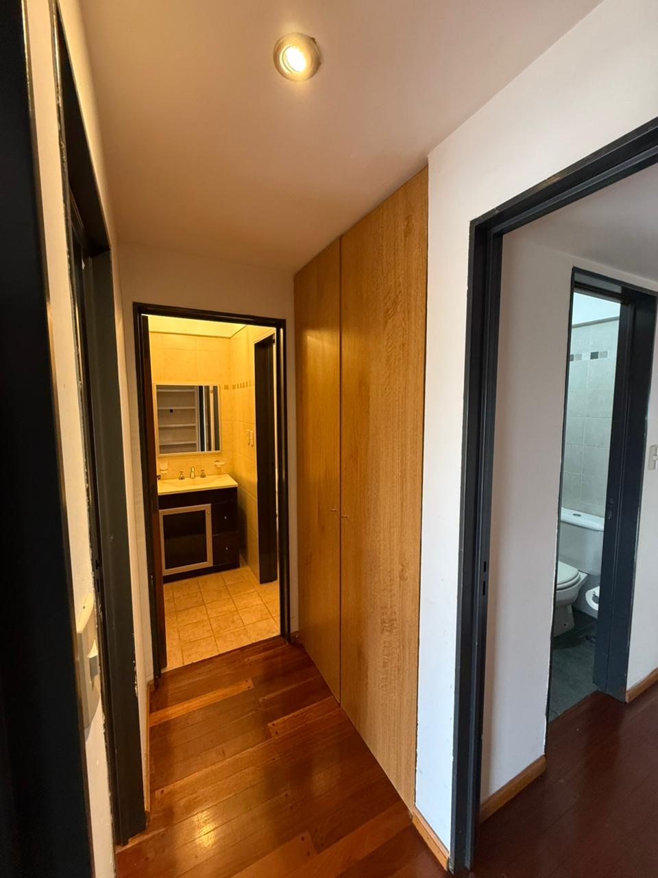 aparopropiedades - Departamento de 3 ambientes con cochera techada en Quilmes centro.