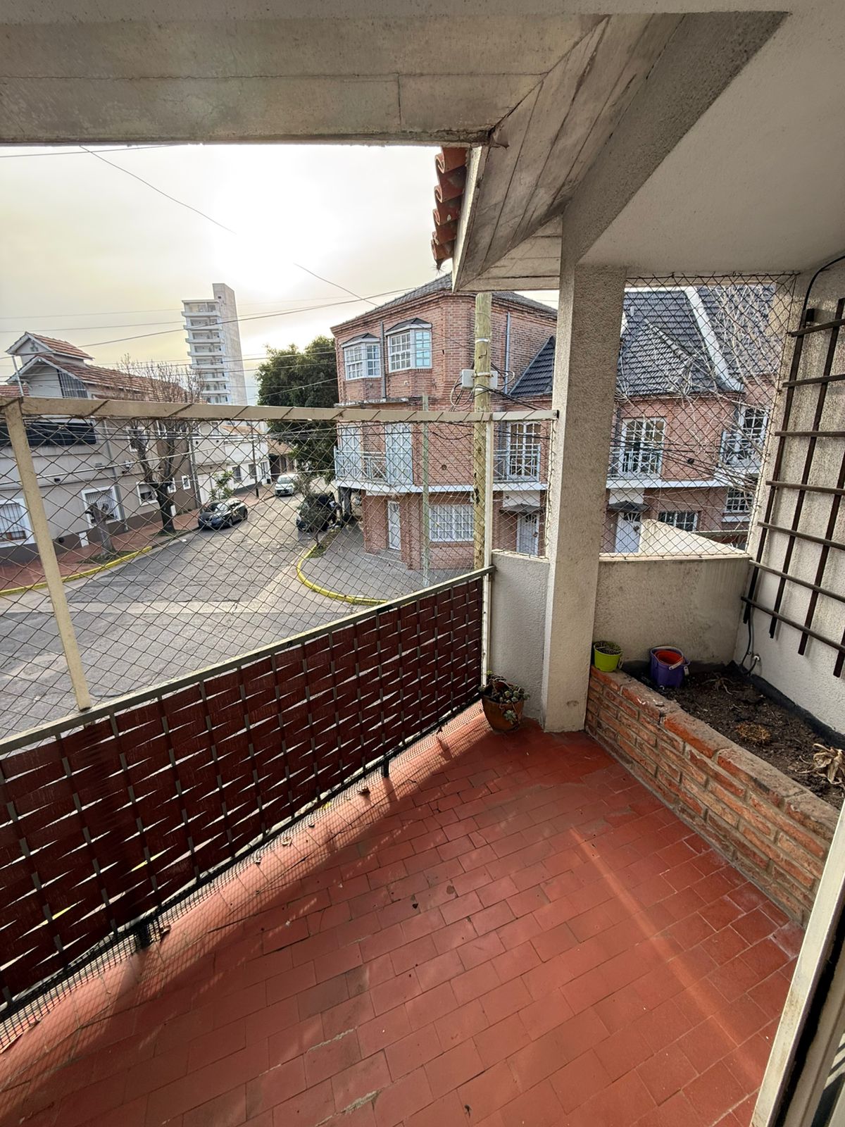 aparopropiedades - Departamento en planta alta en Bernal centro