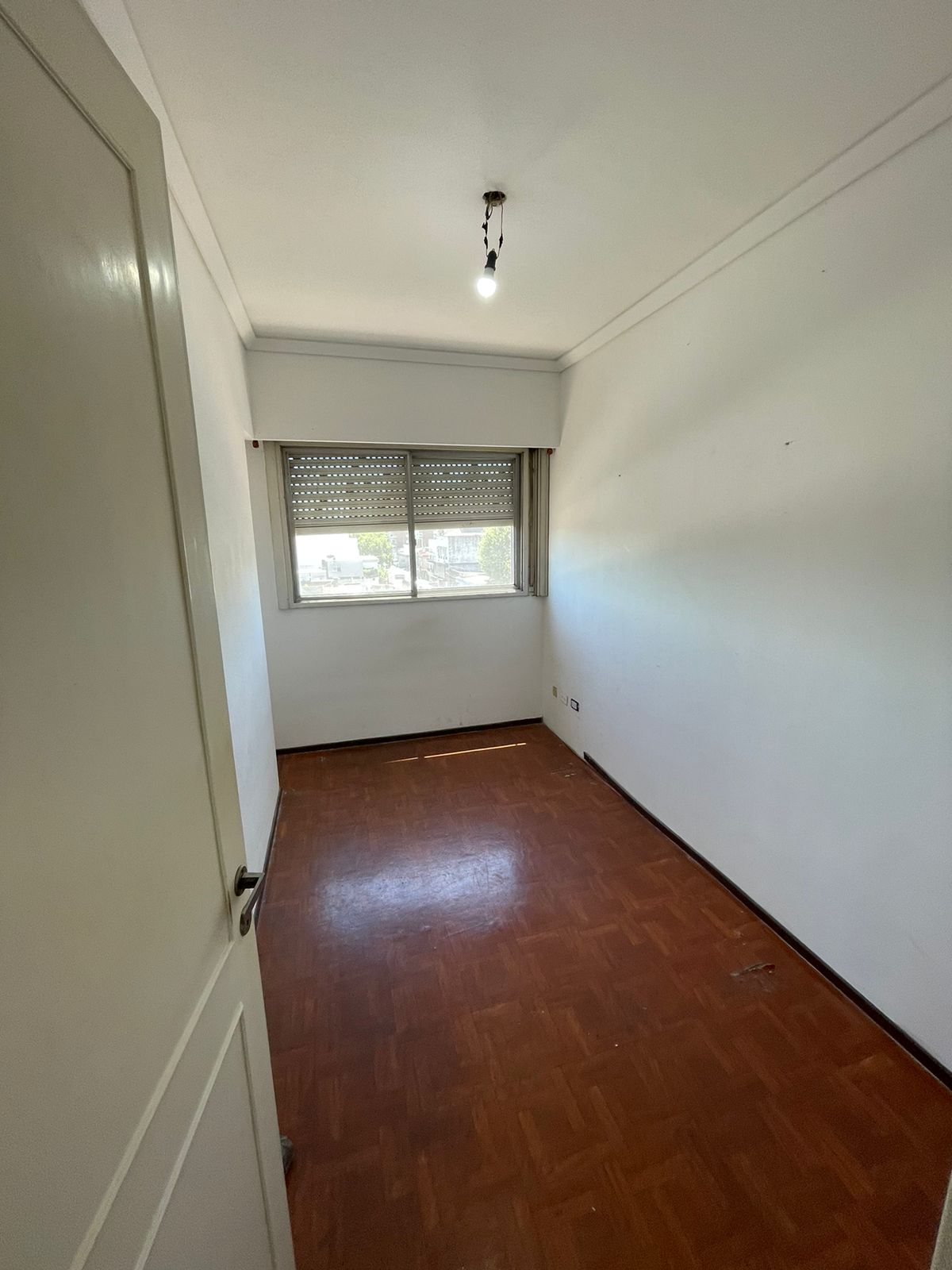 aparopropiedades - Departamento de 4 ambientes con cochera en Quilmes centro