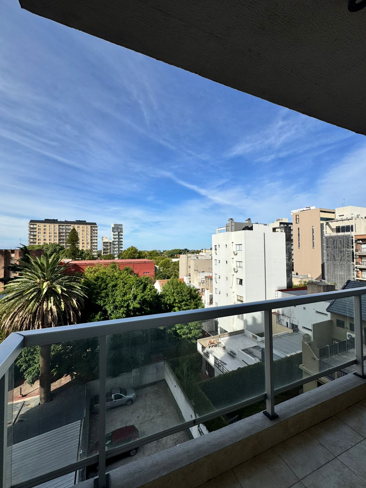 aparopropiedades - Departamento de 2 ambientes con cochera (AMUEBLADO)