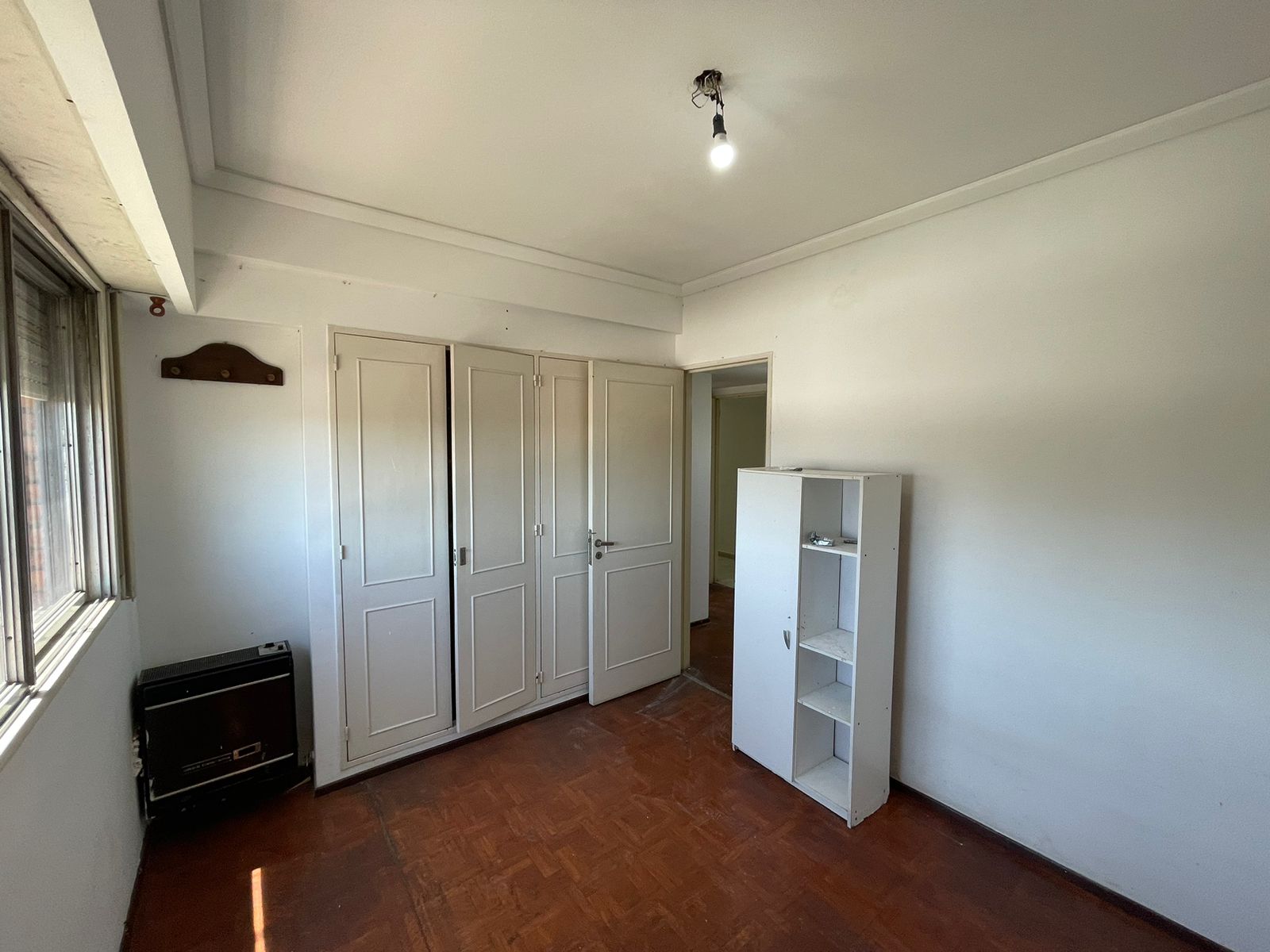 aparopropiedades - Departamento de 4 ambientes con cochera en Quilmes centro