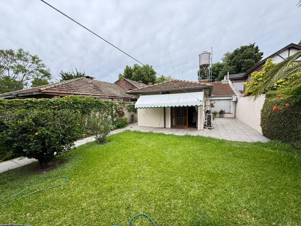 aparopropiedades - Chalet en Quilmes a la venta