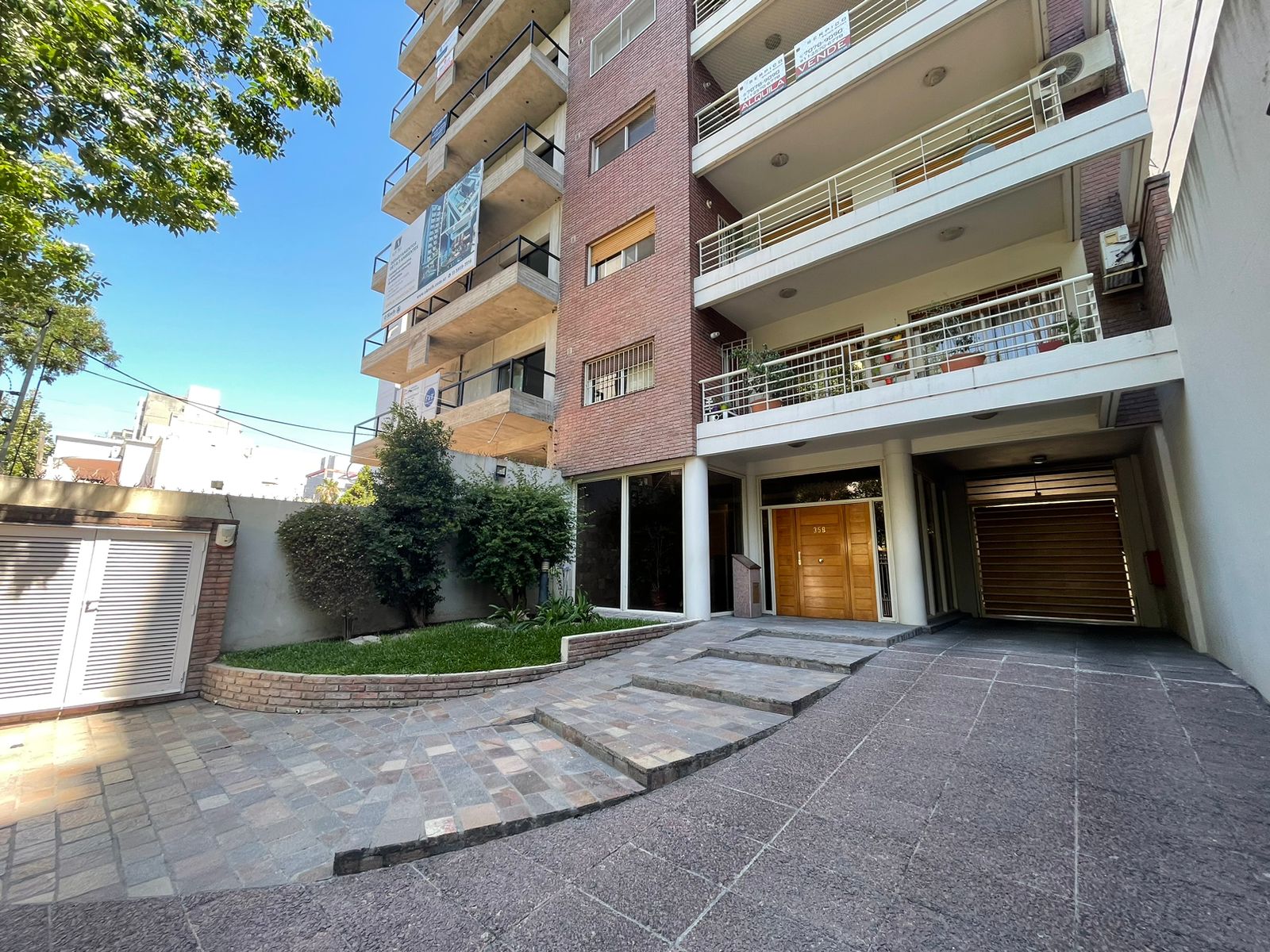aparopropiedades - Piso con cochera en Quilmes centro en Alquiler