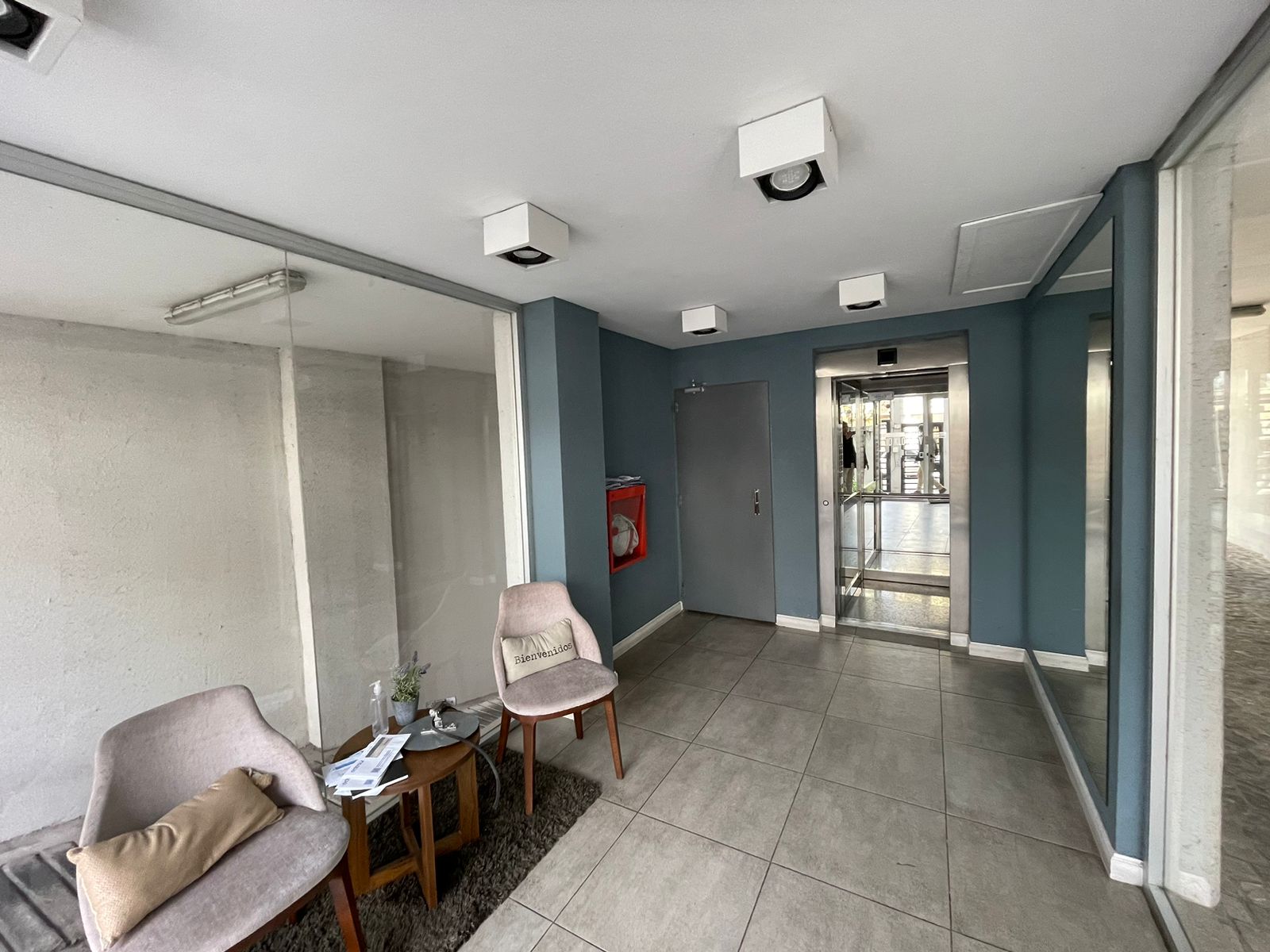 aparopropiedades - Departamento de 2 ambientes con cochera (AMUEBLADO)