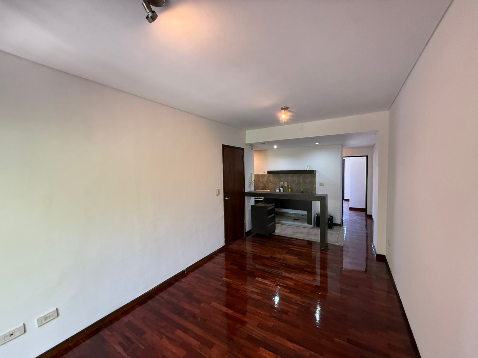 aparopropiedades - Departamento de 2 ambientes con cochera en Quilmes 