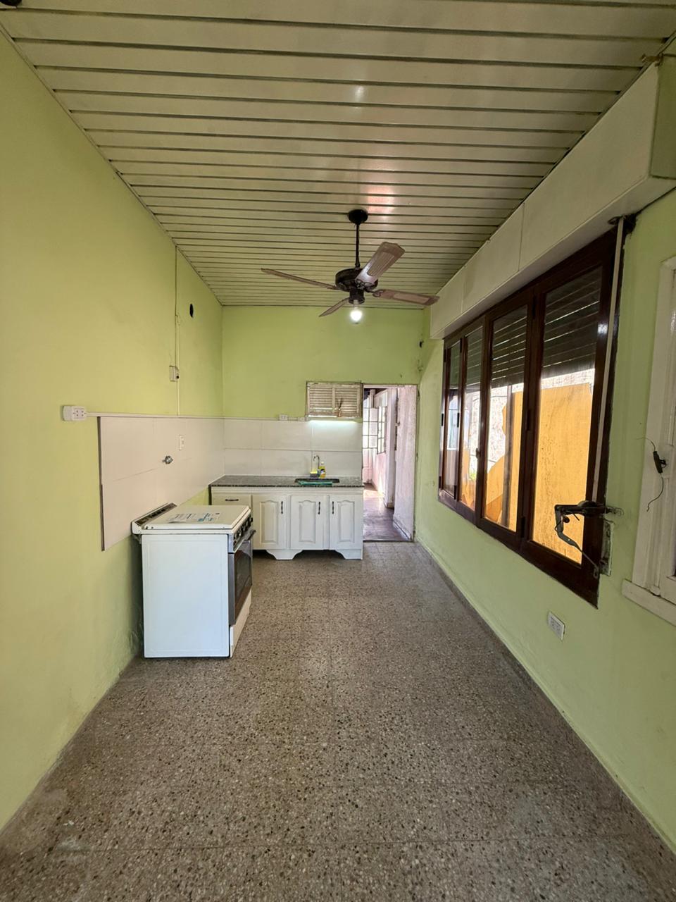 aparopropiedades - Casa en zona de Ezpeleta en Alquiler 