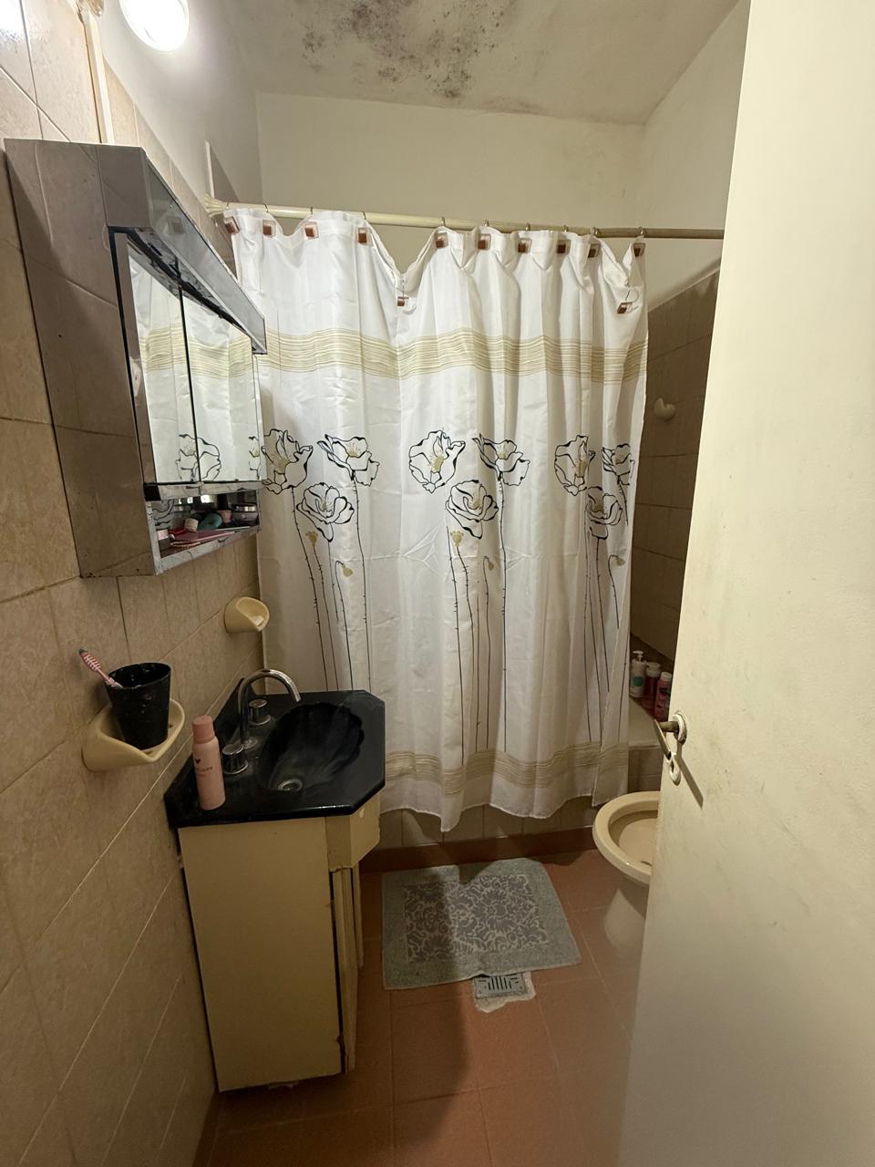 aparopropiedades - Casa en Quilmes Oeste a la venta